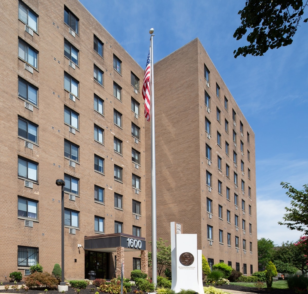 Gray Manor Apartments Benchmark CG